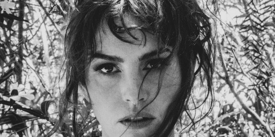 Emma Ruth Singer Emma Ruth Rundle premieres music video for “You Don’t Have to Cry ...